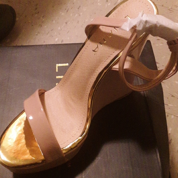 Shoes - Picture 1 of 3